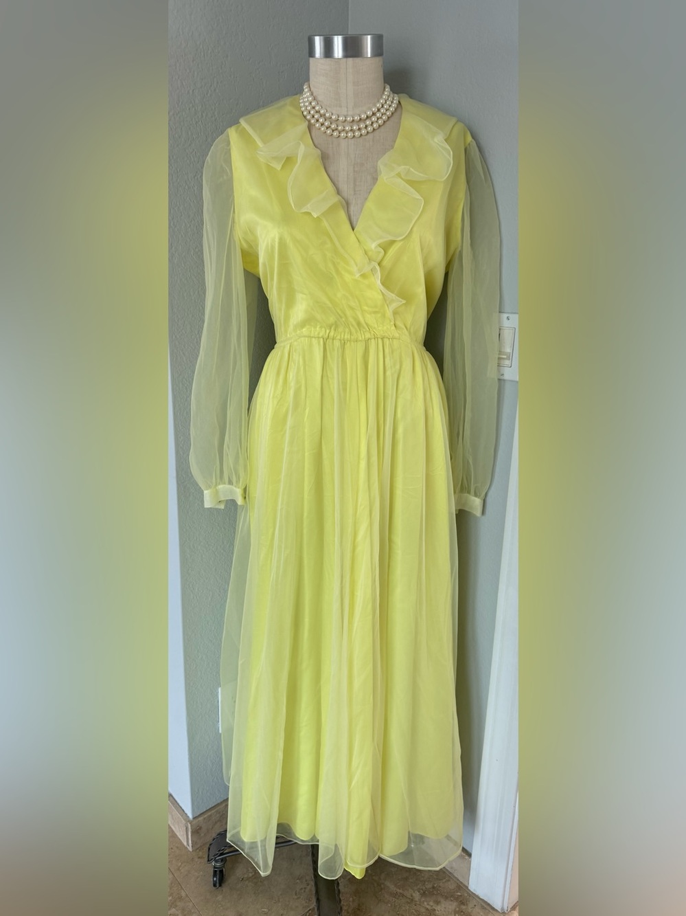 *RARE 1X* 1960s Lemon Chiffon 🍋 Longsleeve Gown